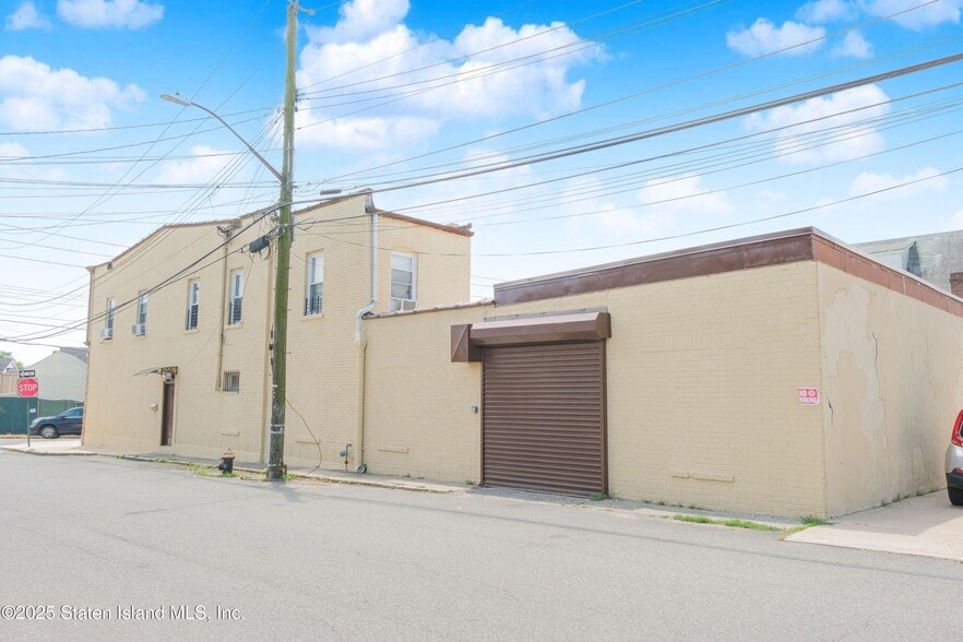 33 Olympia Blvd, Staten Island, NY à vendre - Photo de l’immeuble – Image 2 sur 21