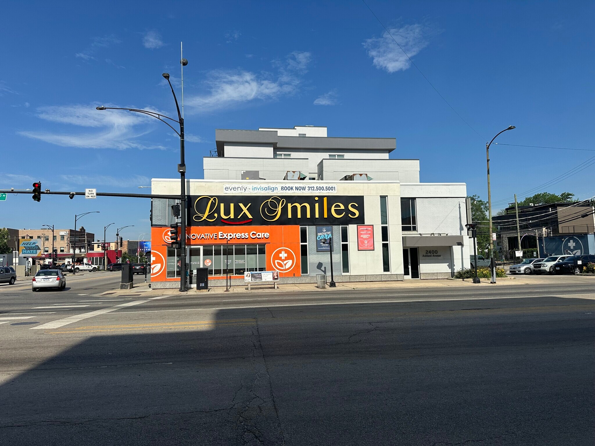 2400 N Ashland Ave, Chicago, IL à louer Photo de l’immeuble– Image 1 sur 11