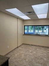 155 Middle Rd, Hazlet, NJ à louer Photo intérieure– Image 1 sur 2