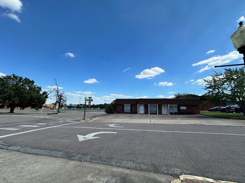 330 N 4th St, Muskogee, OK à vendre - Photo de l’immeuble – Image 3 sur 20