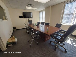 53 N Park Ave, Rockville Centre, NY à louer Photo intérieure– Image 1 sur 11
