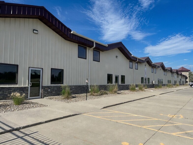 5820 Lincoln Way, Ames, IA à louer - Photo de l’immeuble – Image 2 sur 4