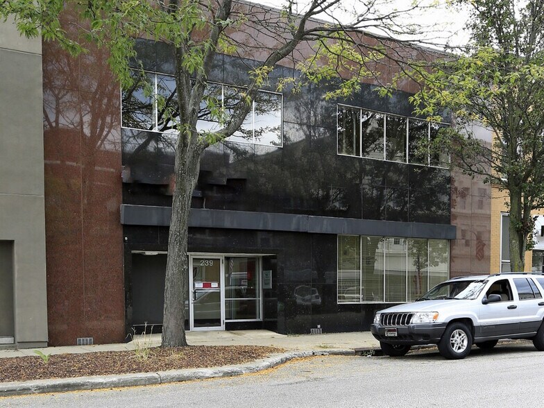 239 Main St, Conneaut, OH à louer - Photo principale – Image 1 sur 3