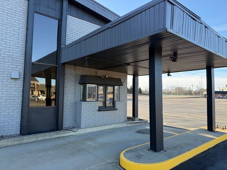 1212 Towanda Ave, Bloomington, IL à louer - Photo de l’immeuble – Image 3 sur 11