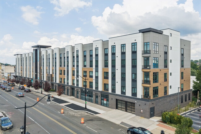 Plus de détails pour 102 Washington Ave, Belleville, NJ - Local commercial à louer