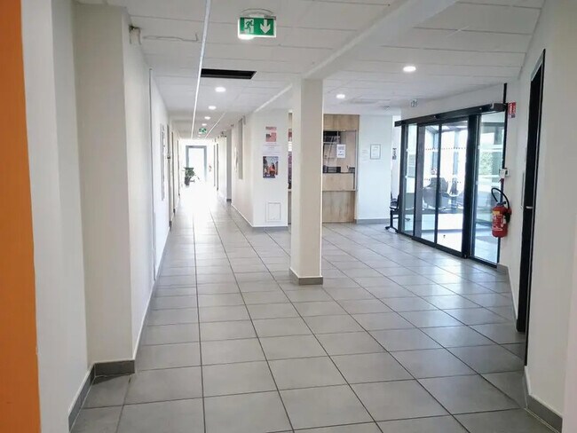 Plus de détails pour 2 Rue Geneviève Antonioz De Gaulle, Saint-Vallier - Bureau/Médical à louer
