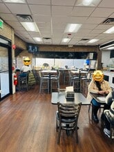 600 E Devon Ave, Elk Grove Village, IL à louer Photo intérieure– Image 2 sur 6