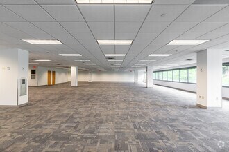 565 Taxter Rd, Elmsford, NY à louer Photo intérieure– Image 2 sur 6