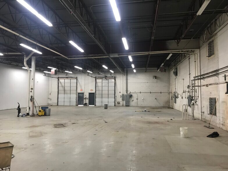 1355 Wilhelm Rd, Mundelein, IL à louer - Photo intérieure – Image 3 sur 63