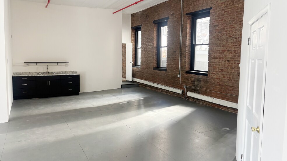 148 India St, Brooklyn, NY à louer - Photo de l’immeuble – Image 2 sur 4