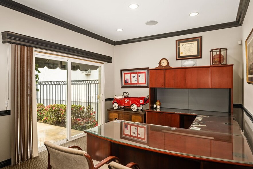 1580 S Harbor Blvd, La Habra, CA à vendre - Photo intérieure – Image 3 sur 10