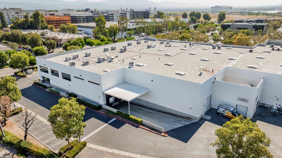 1900 E Carnegie Ave, Santa Ana, CA à louer - Photo de l’immeuble – Image 3 sur 9