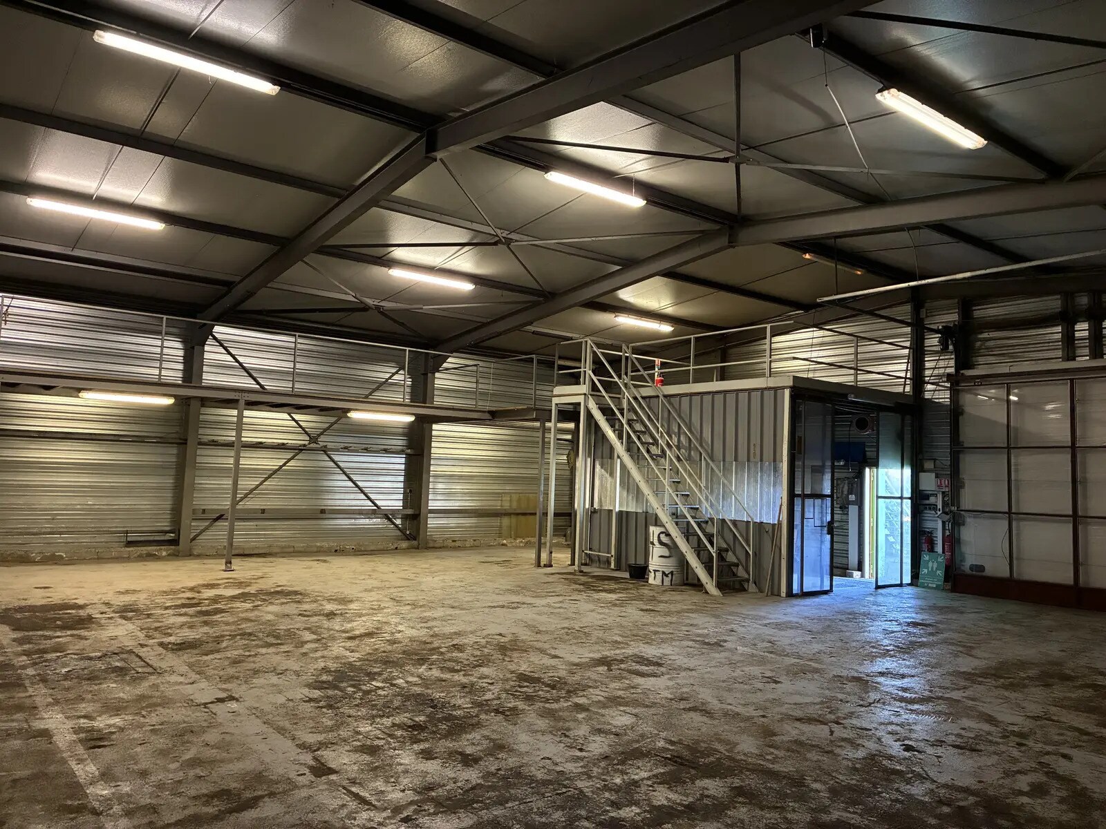 Industriel/Logistique dans Le Muy à louer Photo intérieure– Image 1 sur 7