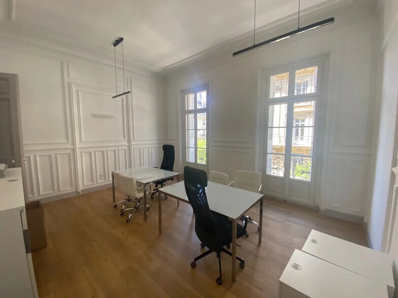 Bureau dans Marseille à louer - Photo de l’immeuble – Image 2 sur 7
