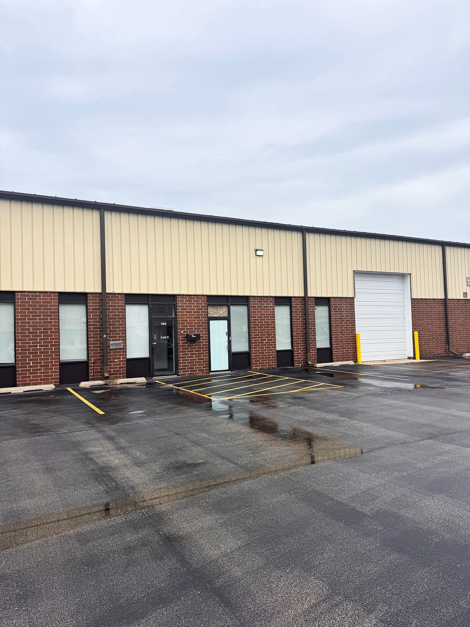 740 Industrial Dr, Cary, IL à louer Photo intérieure– Image 1 sur 8