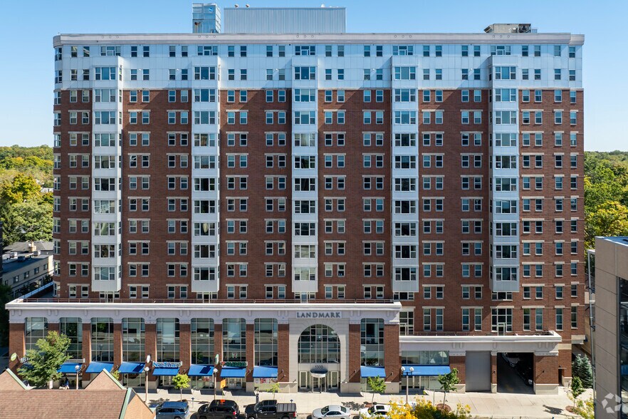 1300 S University Ave, Ann Arbor, MI à louer - Photo de l’immeuble – Image 2 sur 31