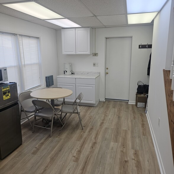 8609 Old Harford Rd, Baltimore, MD à louer - Photo de l’immeuble – Image 3 sur 18