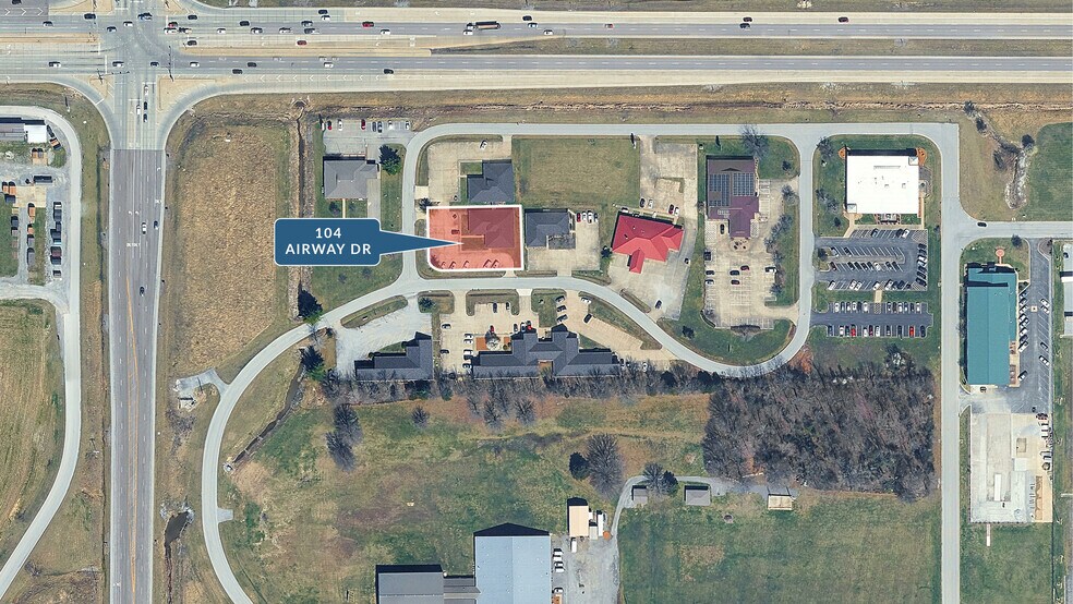 104 Airway Dr, Marion, IL à vendre - Photo de l’immeuble – Image 1 sur 2