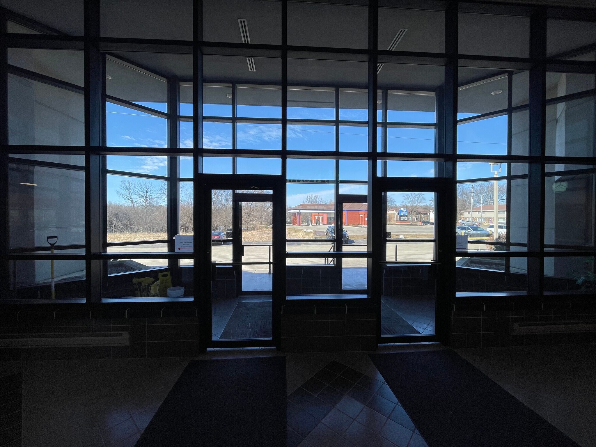 1507 E Sunset Dr, Waukesha, WI à louer Photo intérieure– Image 1 sur 25