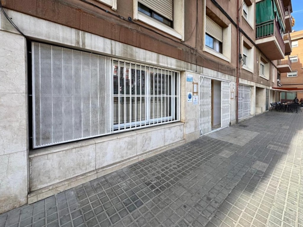 Local commercial dans Montcada i Reixac, Barcelona à louer Photo intérieure– Image 1 sur 19