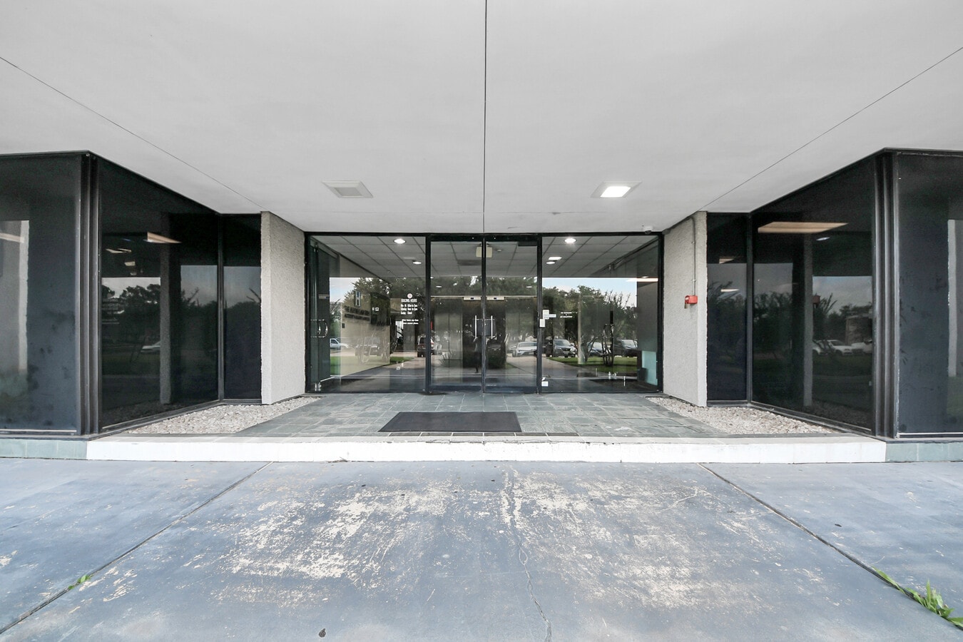 6100 Corporate Dr, Houston, TX 77036 - Lot 2E - - Hall d’entrée - Image 1 of 23