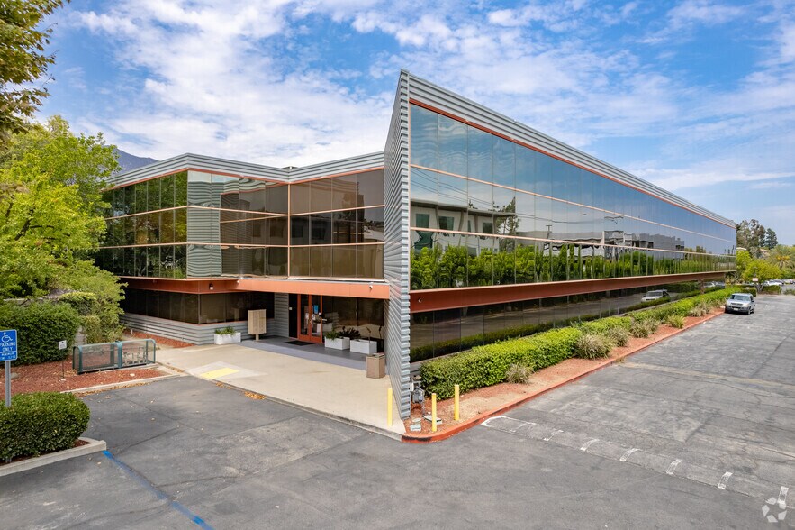 320 N Halstead St, Pasadena, CA à louer - Photo principale – Image 1 sur 5