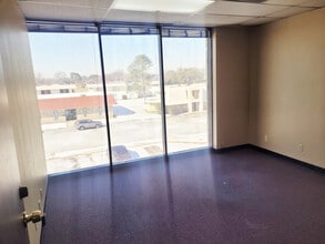 415 E Airport Fwy, Irving, TX à vendre Photo intérieure– Image 1 sur 11