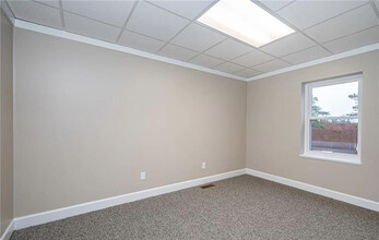 1241 Mall Dr, North Chesterfield, VA à louer Photo intérieure– Image 2 sur 13