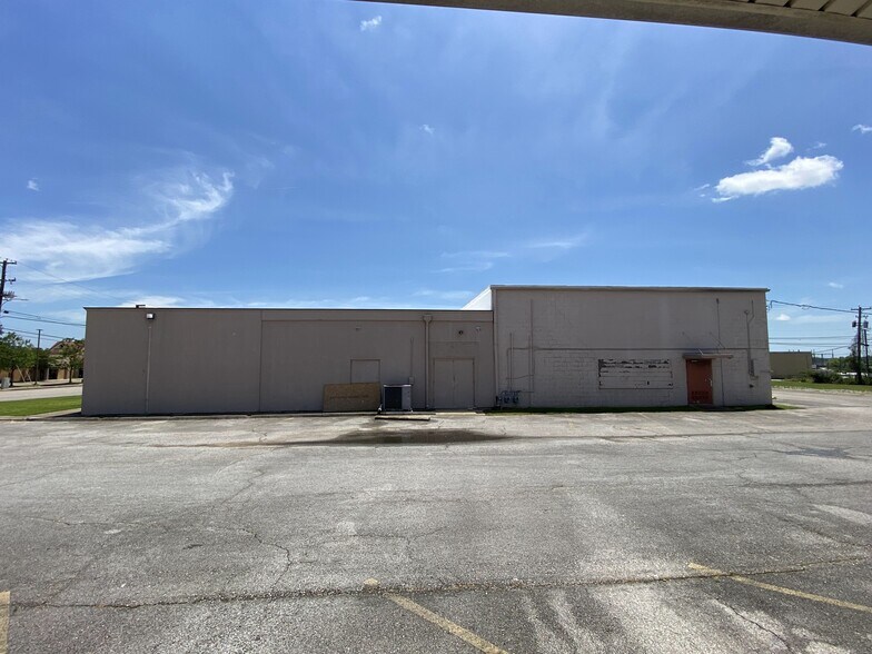 811 Varsity Dr, Tupelo, MS à louer - Photo de l’immeuble – Image 2 sur 2