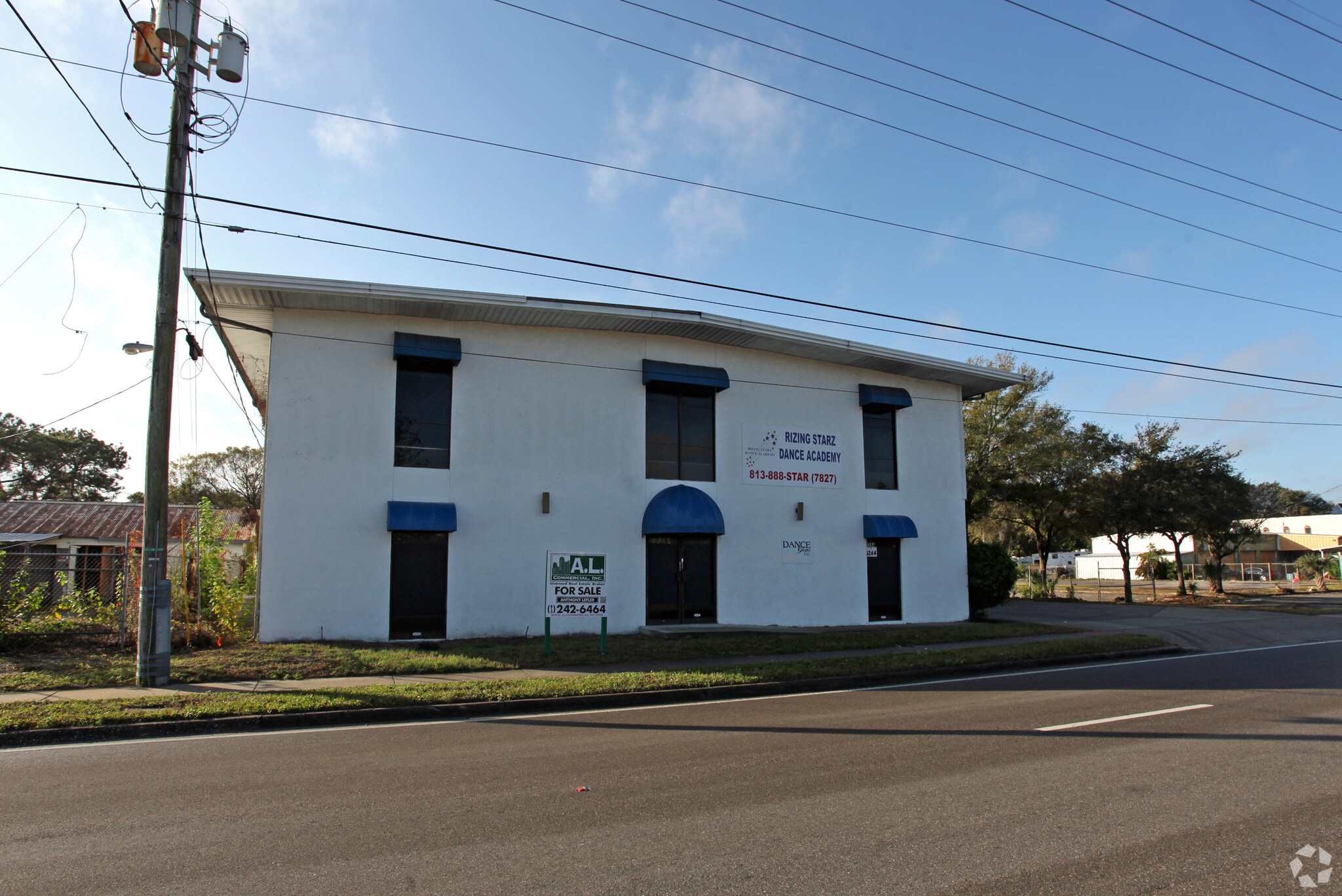 4244 W Waters Ave, Tampa, FL à louer Photo principale– Image 1 sur 28