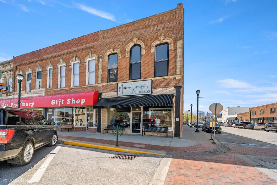 124 N 1st Ave, Winterset, IA à louer - Photo principale – Image 1 sur 30
