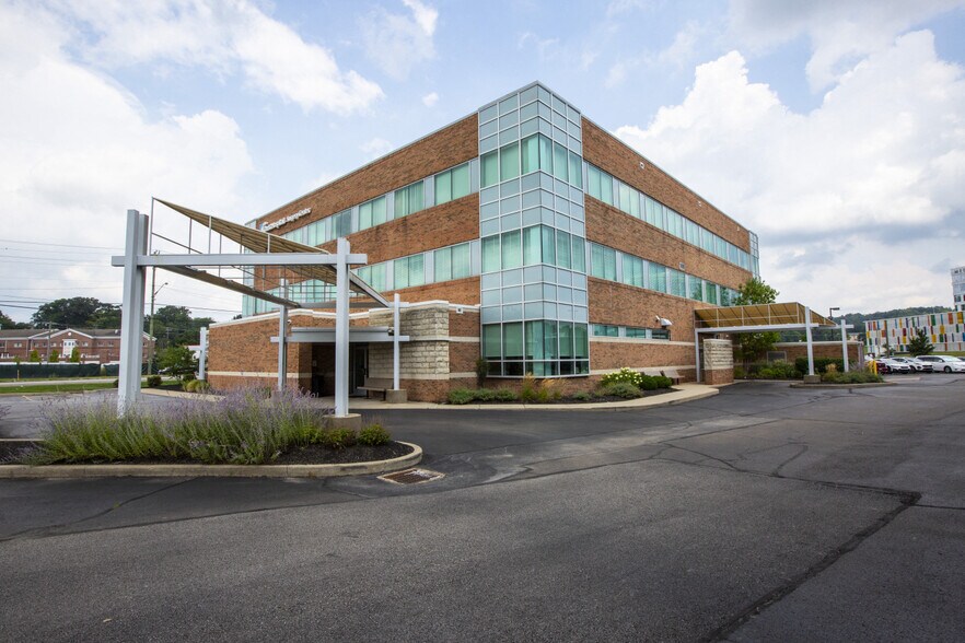 4850 Red Bank Rd, Cincinnati, OH à louer - Photo de l’immeuble – Image 2 sur 4