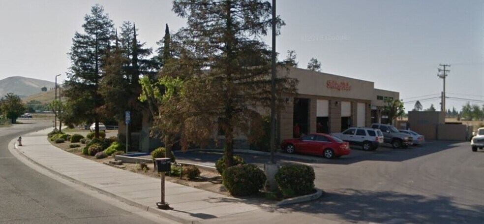 730 S Plano St, Porterville, CA à louer - Photo de l’immeuble – Image 2 sur 2