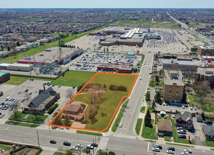 416 Mohawk Rd E, Hamilton, ON à vendre - Photo de l’immeuble – Image 1 sur 1