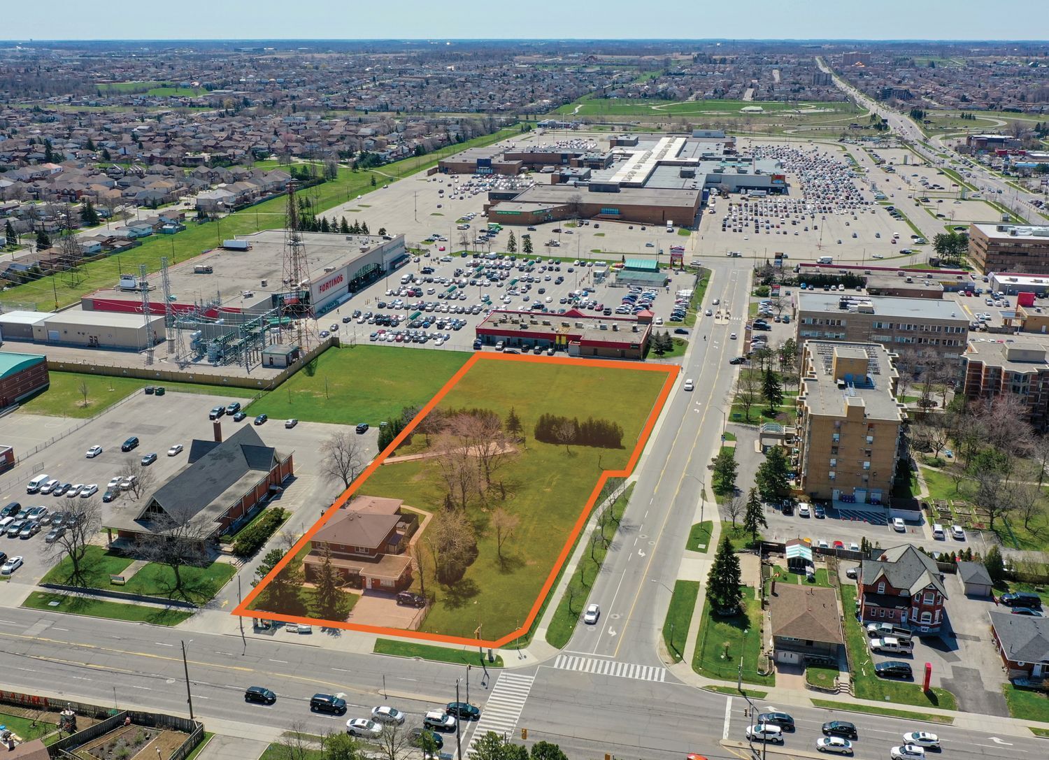 416 Mohawk Rd E, Hamilton, ON à vendre Photo de l’immeuble– Image 1 sur 2