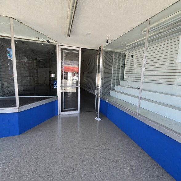 4740 Whittier Blvd, East Los Angeles, CA à louer - Photo de l’immeuble – Image 3 sur 15