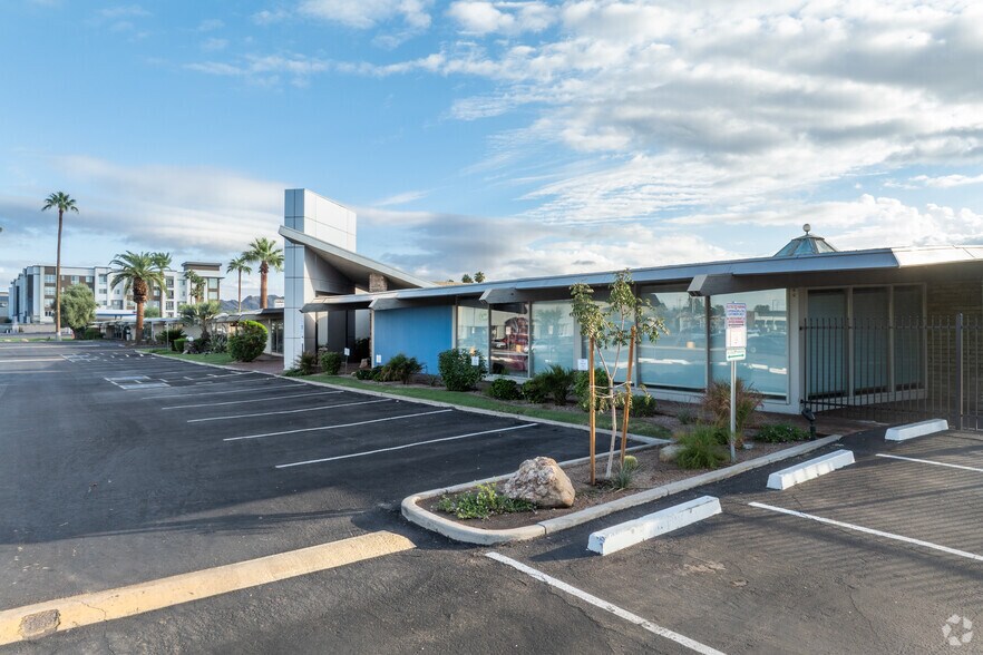 N 16th St, Phoenix, AZ à louer - Photo de l’immeuble – Image 3 sur 15