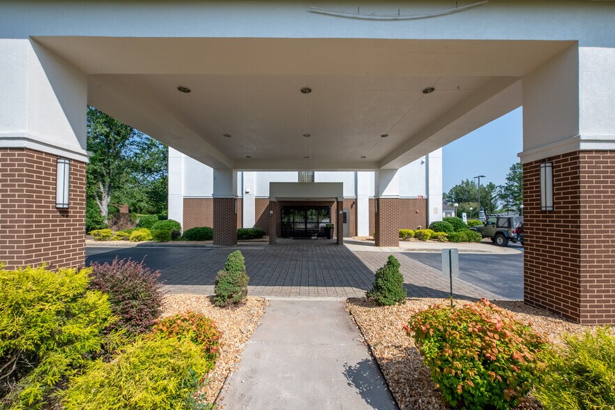 100 Hampton Dr, Garner, NC à vendre - Photo de l’immeuble – Image 3 sur 3
