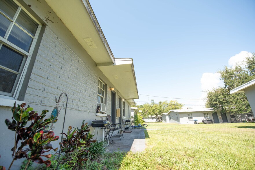 1135 Tuskawilla Dr, Clearwater, FL à vendre - Photo de l’immeuble – Image 3 sur 18