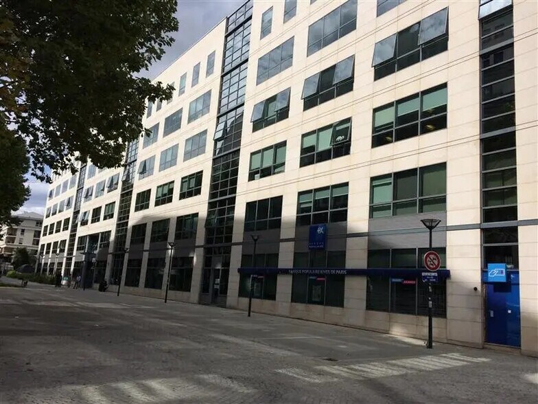 Bureau dans Saint-Denis à louer - Photo de l’immeuble – Image 3 sur 3