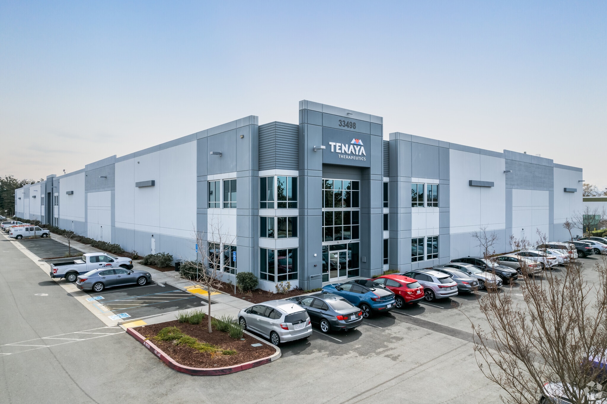 33498 Central Ave, Union City, CA à louer Photo principale– Image 1 sur 5