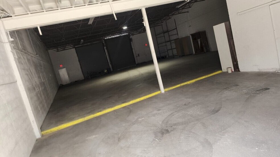 14040 NW 19th Ave, Opa-locka, FL à vendre - Photo de l’immeuble – Image 3 sur 11