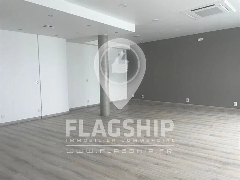 Local commercial dans Sèvres à louer - Photo intérieure – Image 2 sur 8