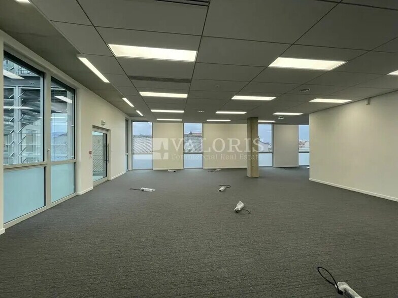 Bureau dans Villeurbanne à louer - Photo de l’immeuble – Image 2 sur 9