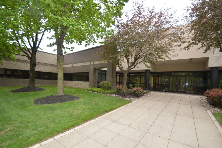 2 Ethel Rd, Edison, NJ à louer - Photo de l’immeuble – Image 3 sur 4