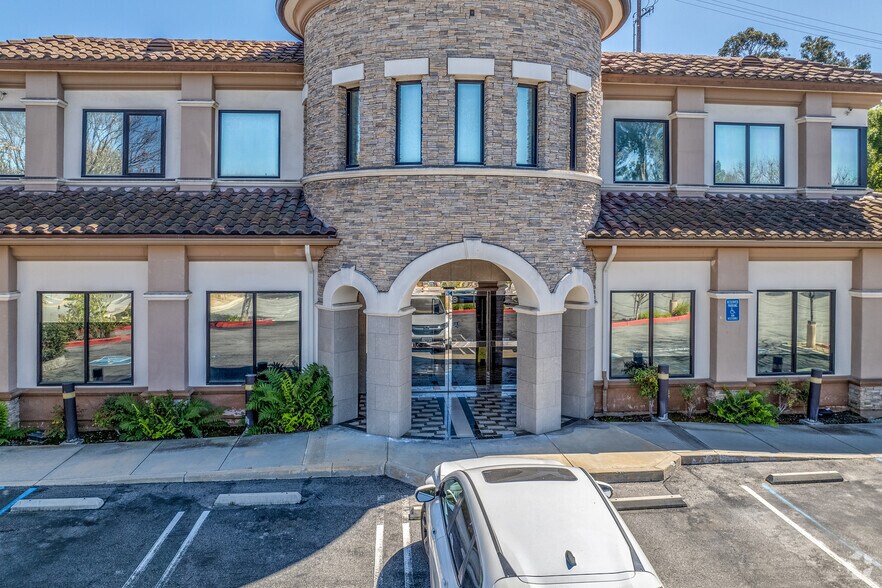 311 Haigh Rd, Thousand Oaks, CA à louer - Photo de l’immeuble – Image 3 sur 25