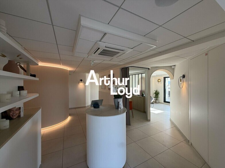 569 Rue Du General Charles De Gaulle, Puget-sur-Argens à vendre - Photo de l’immeuble – Image 1 sur 4