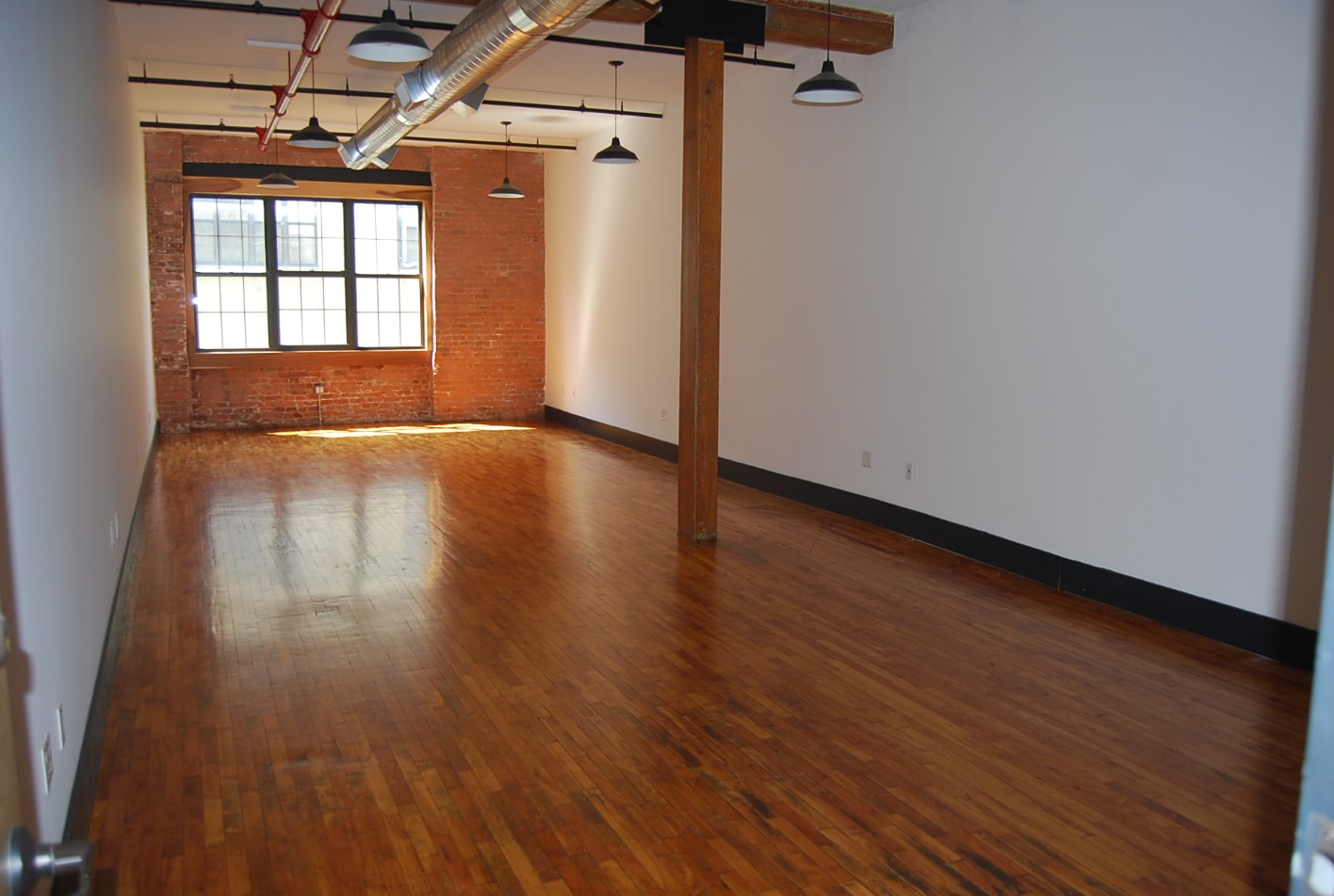 456 Johnson Ave, Brooklyn, NY à louer Photo intérieure– Image 1 sur 3