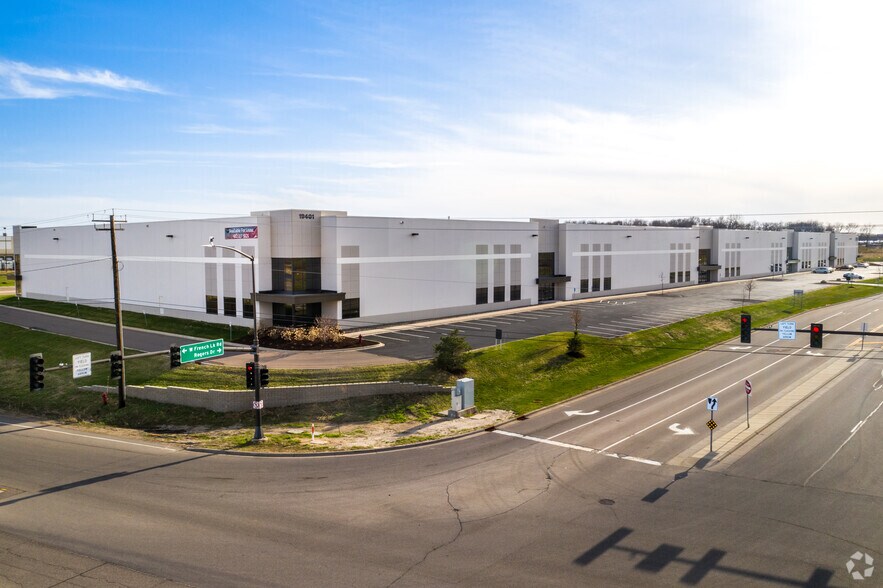 19401 Rogers Dr, Rogers, MN à louer - Photo de l’immeuble – Image 1 sur 6