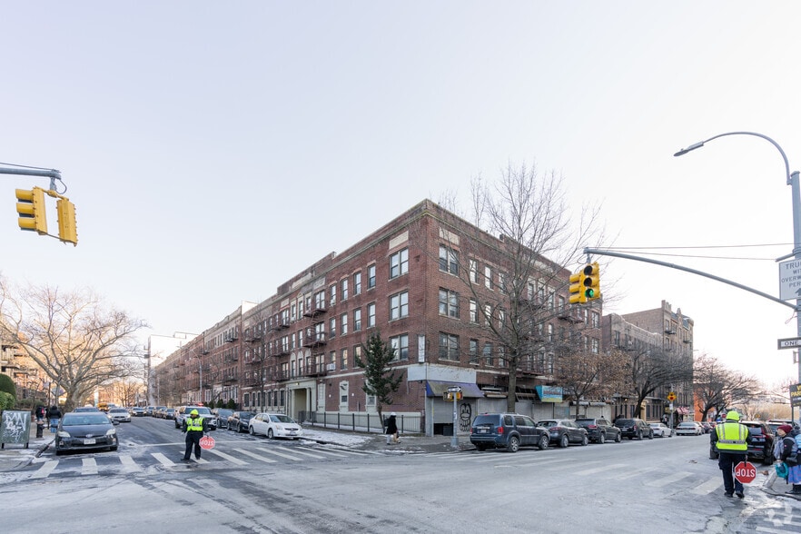 877 Franklin Ave, Brooklyn, NY à louer - Photo de l’immeuble – Image 2 sur 7